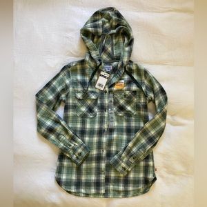 Carhartt Women’s flannel hoodie shirt, size xs. Brand new with tags.
